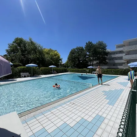 Lovely With 12 Shared Pools - Beahost Appartamento