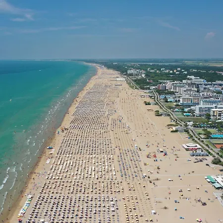Lovely With 12 Shared Pools - Beahost Apartmán Bibione