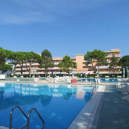 Lovely With 12 Shared Pools - Beahost Apartmán